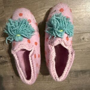 French knot polka dot slippers